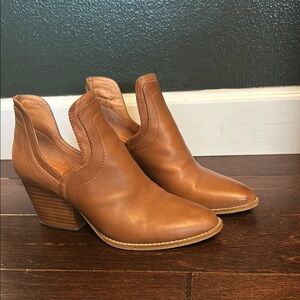 Good condition Silent D Winifred Side-Cut Booties 8.5